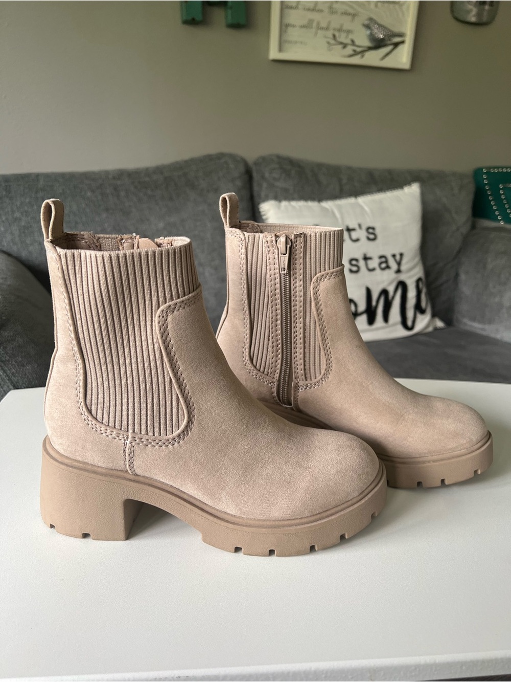 Women’s Chunky Chelsea Boots in Beige Size 6